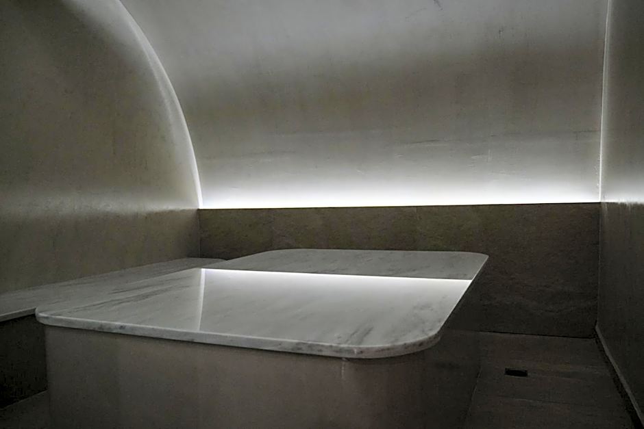 Kavos Hotel & Suites