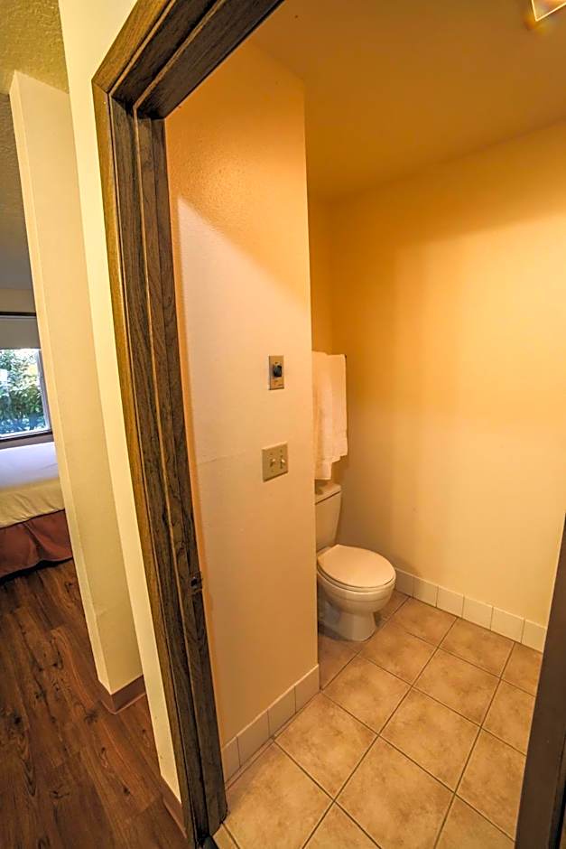 Sunnyside Inn and Suites