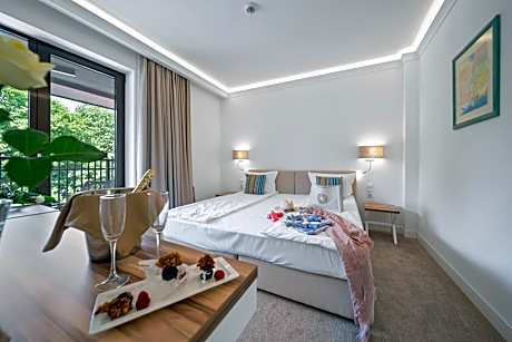 Double Room with Garden View and Balcony - Free Beach Access