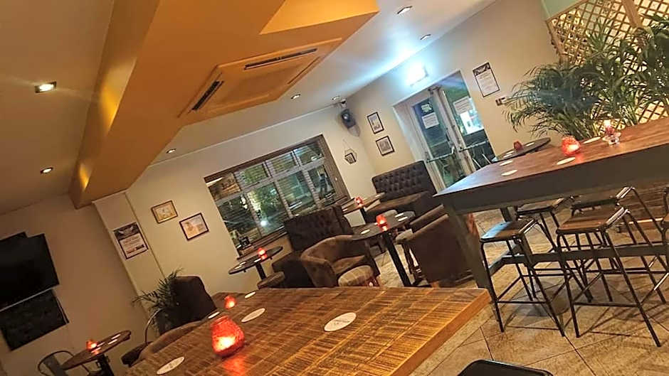 The Greenwich Rooms - Burger & Bird Bar & Restaurant