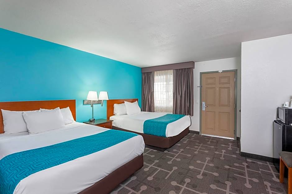 Howard Johnson by Wyndham National City/San Diego South