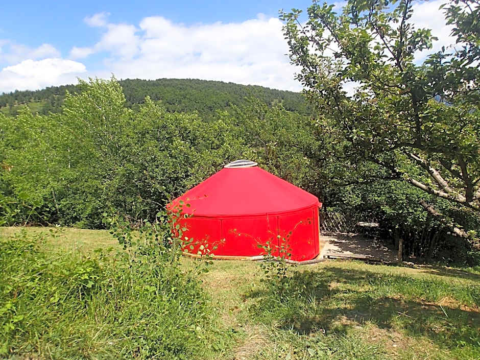 Eco-hôtel et Yourtes du Mercantour
