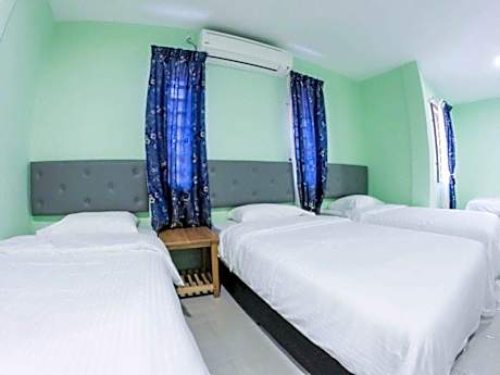 4 Single Beds Room