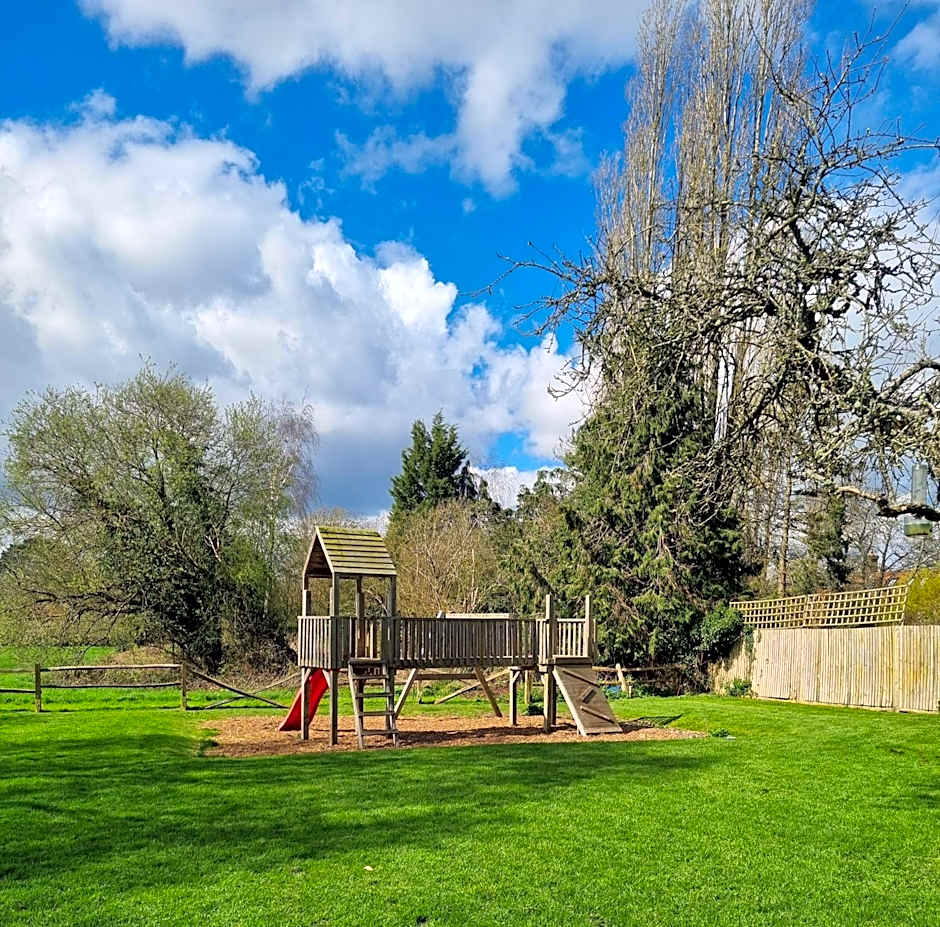 The Red Lyon Slinfold