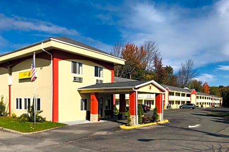 Super 8 by Wyndham Monticello