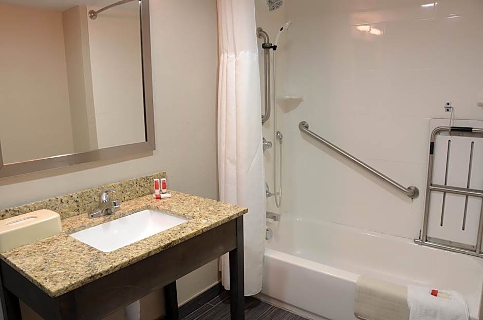 Baymont by Wyndham Clarksville