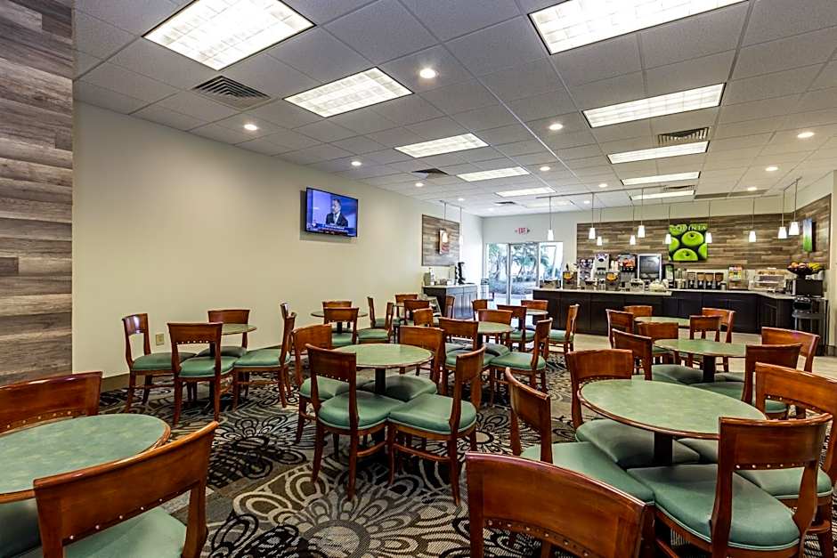 La Quinta Inn & Suites by Wyndham Clearwater Central