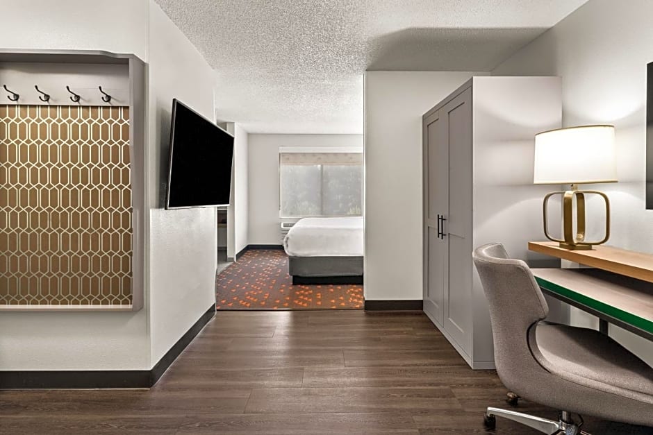 Holiday Inn & Suites Bothell an IHG Hotel