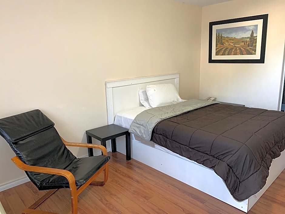 Photo 1 of 11 of Single Room