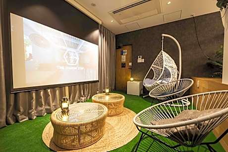 Family Room (6 adults)