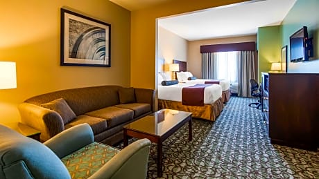 Accessible - Suite 2 Queen Mobility Accessible Communication Assistance Roll In Shower Sofabed Micro