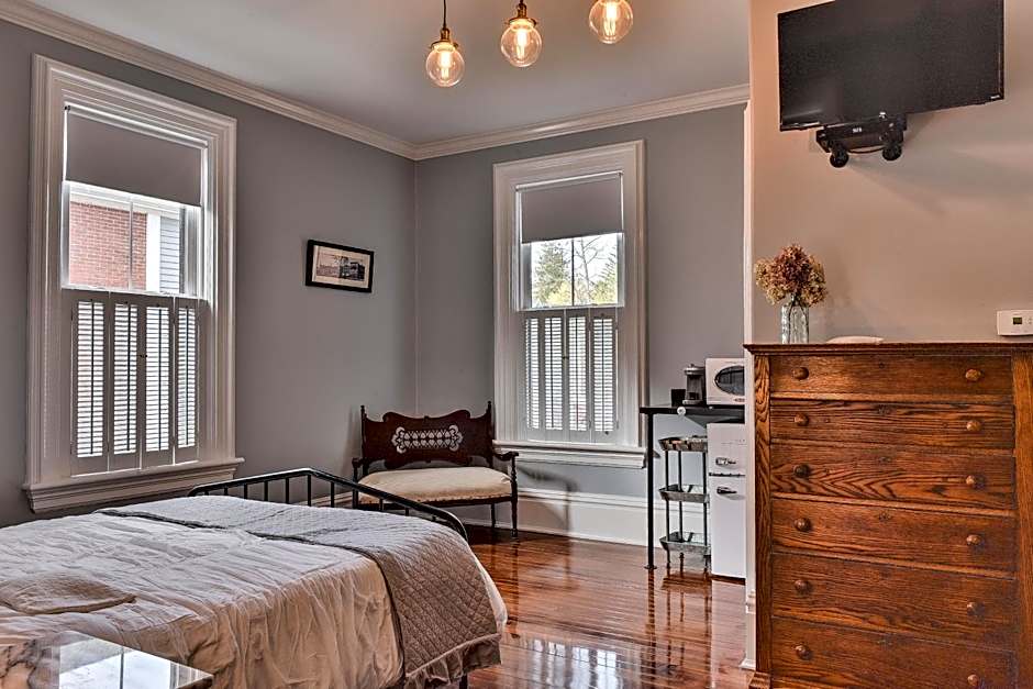 Photo 1 of 4 of 1 Queen Bed