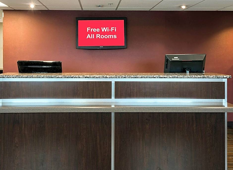 Red Roof Inn & Suites Omaha - Council Bluffs