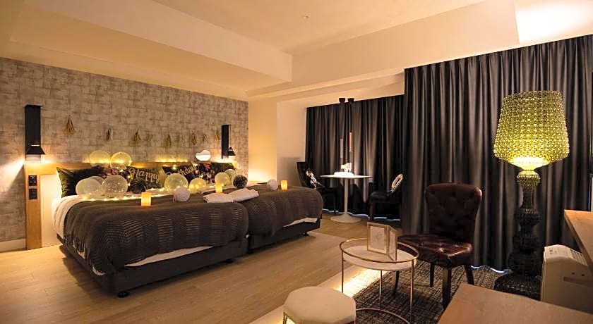 FFFFFF Hotel
