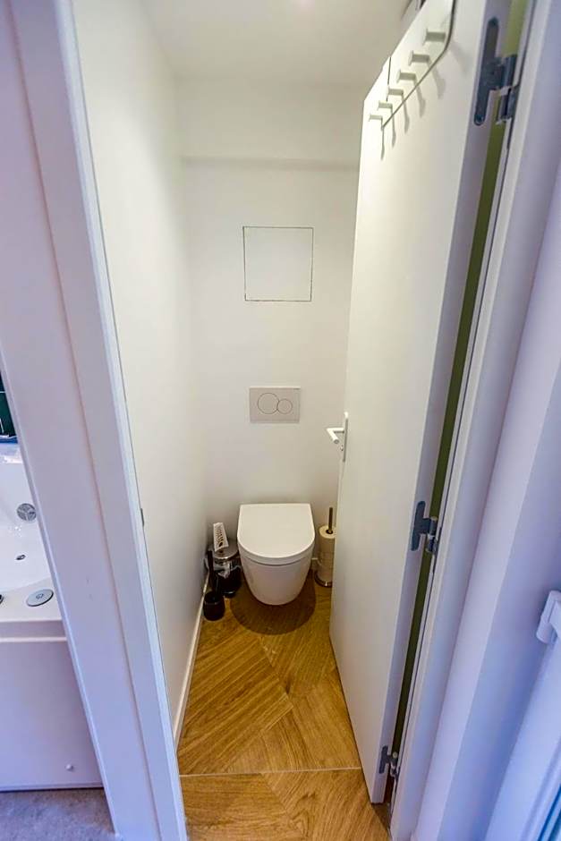 Love Room du Mont d'Or - Baignoire SPA - Minibar offert