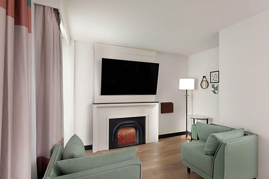 Pennyweight Hotel Boston, Curio Collection by Hilton