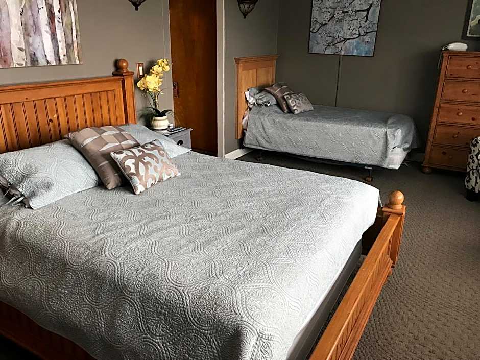 Simmons Motel and Suites