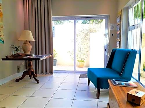 Hermanus Beachfront Lodge