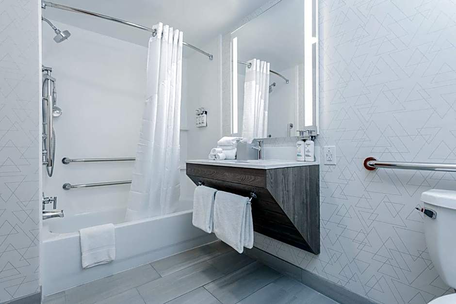 Holiday Inn Express & Suites Williamsburg By IHG