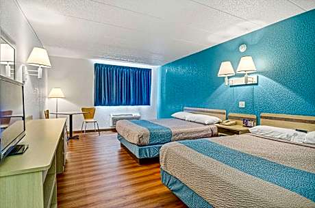 Queen Room with Two Queen Beds - Non-Smoking