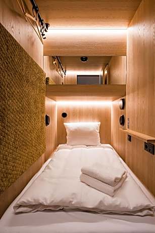 Single Cabin with Shared Bathroom