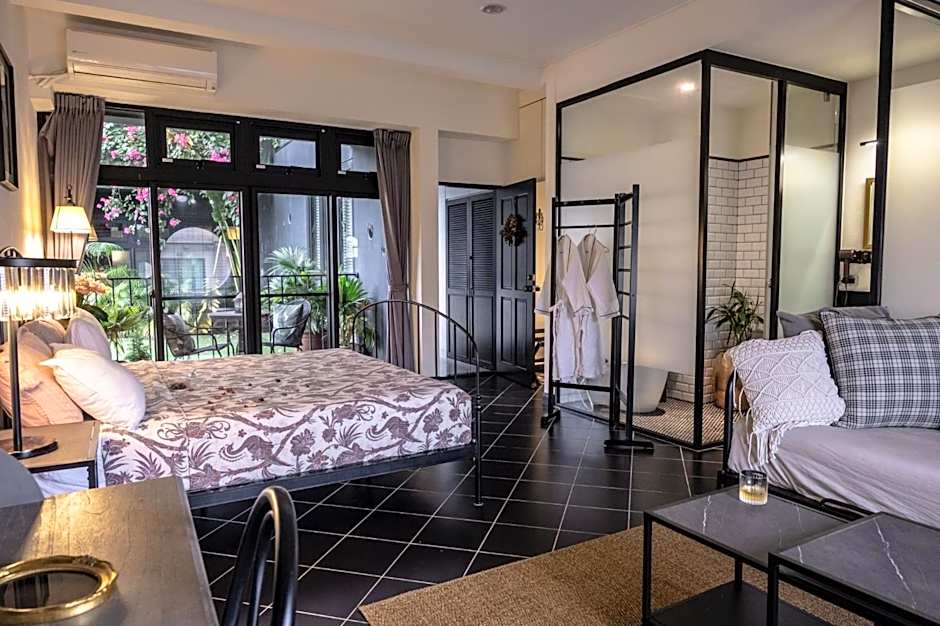 Noir Home
