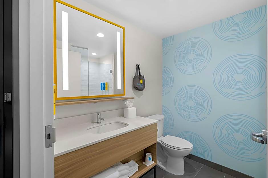 Tru by Hilton Lexington