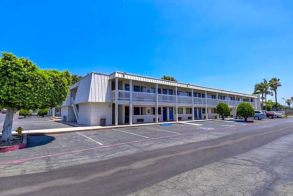 Motel 6 Claremont, CA