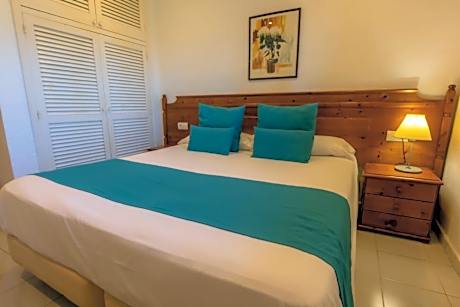 One-Bedroom Apartment (4 Adults)