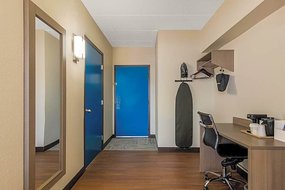 Red Roof PLUS & Suites Virginia Beach - Seaside