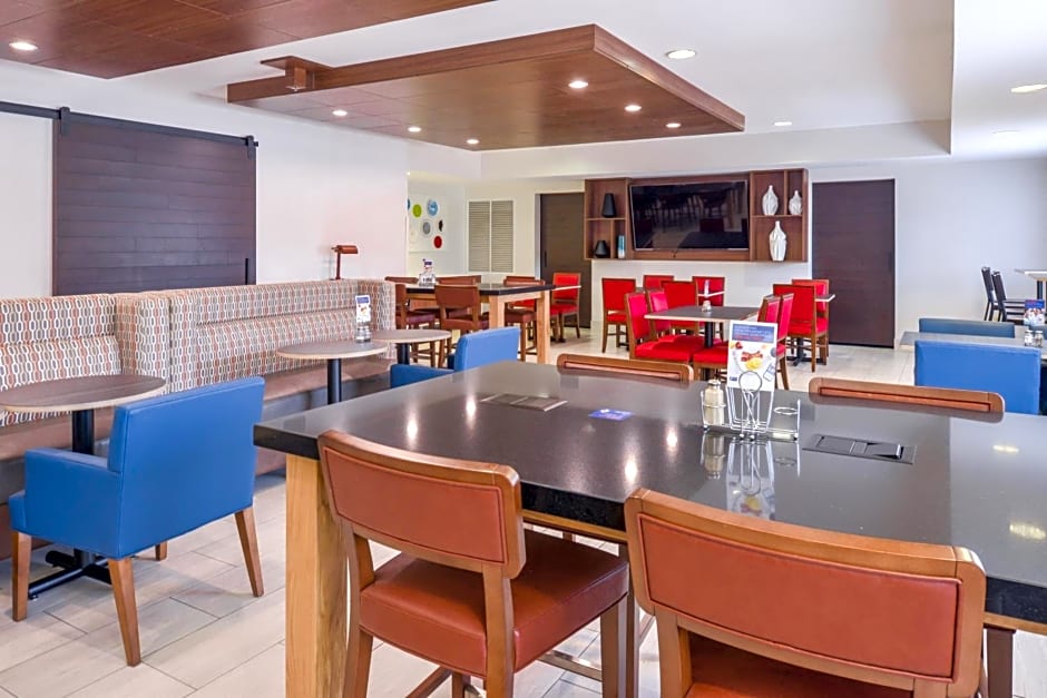 Holiday Inn Express Hotel & Suites Southfield - Detroit, an IHG Hotel
