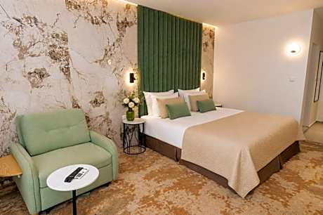 Double or Twin Room with Balcony - Free WiFi