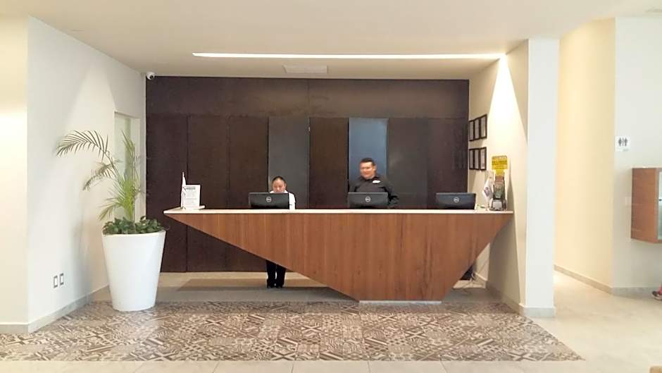 Krystal Urban Cancun-Malecon