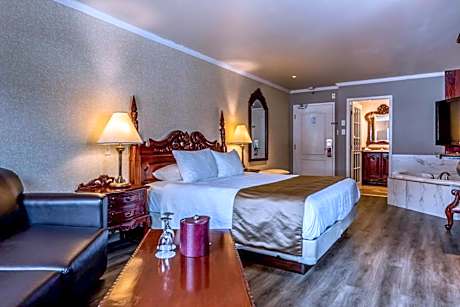 King Suite - Non-Smoking