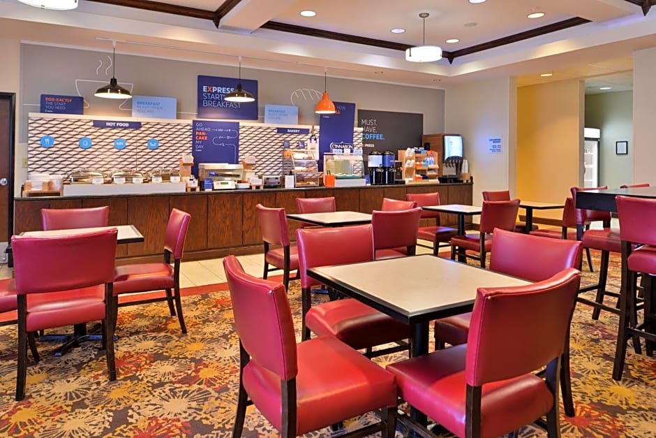 Holiday Inn Express & Suites Pittsburg By IHG