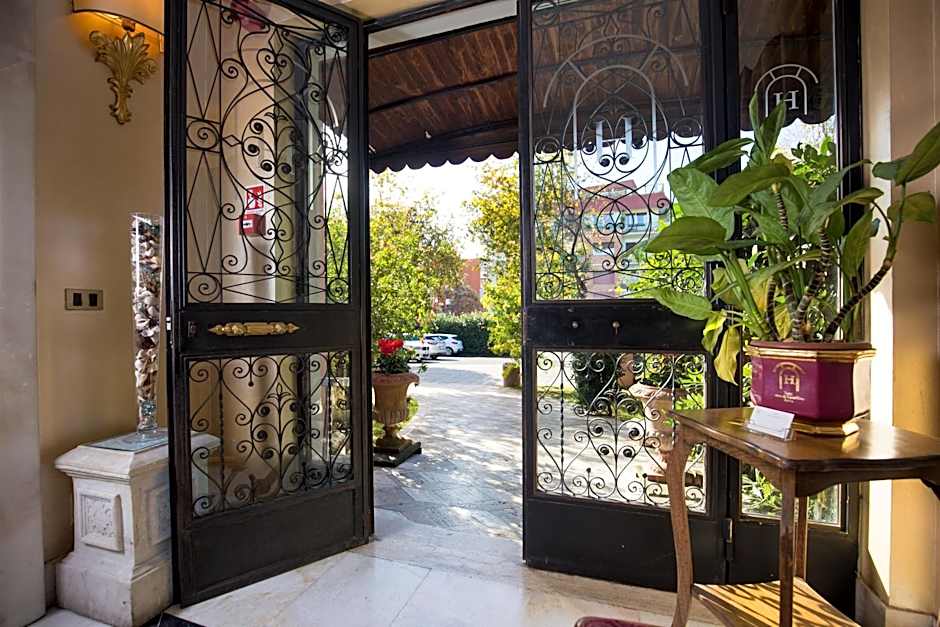 Hotel Arco Di Travertino