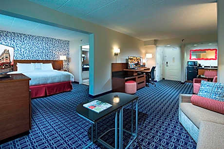 Executive King Suite, 1 Bedroom Executive Suite, 1 King, Sofa Bed, Mountain View, Mountain View