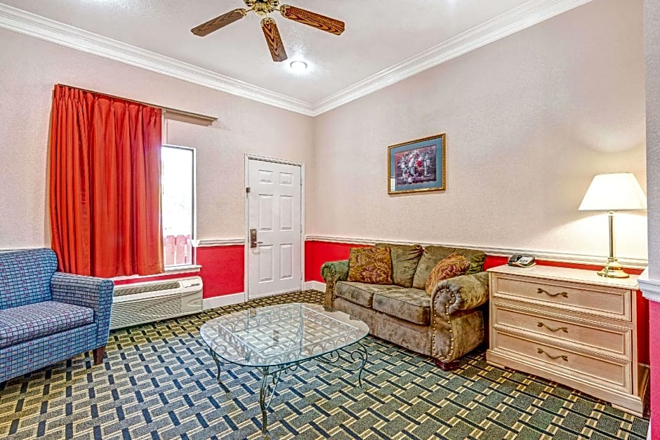 Days Inn & Suites by Wyndham Osceola AR