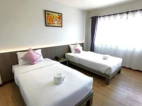 Standard Twin Room with Balcony