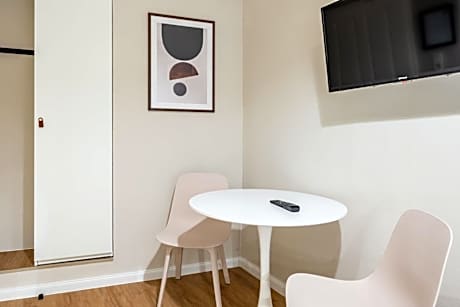 Studio Courtyard – Basement