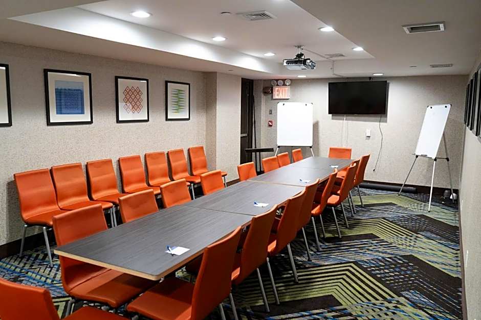 Holiday Inn Express Maspeth Hotel By IHG