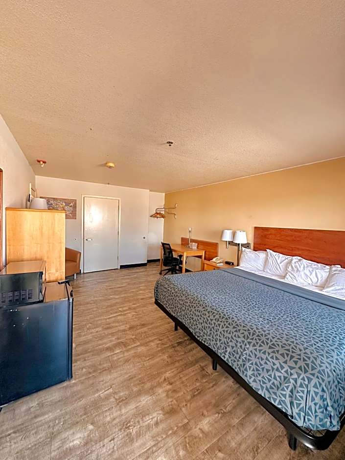 Photo 1 of 2 of 1 King Bed, Accessible