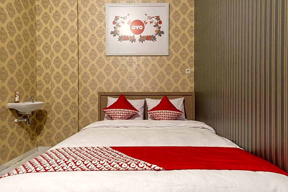 OYO 359 Executive Inn