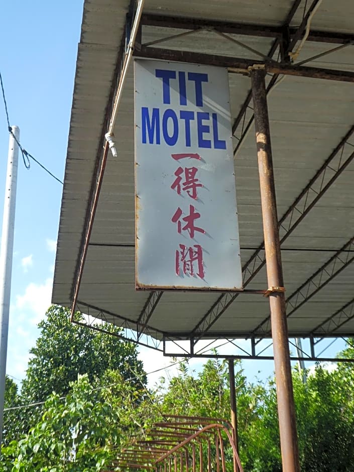 Tit Motel