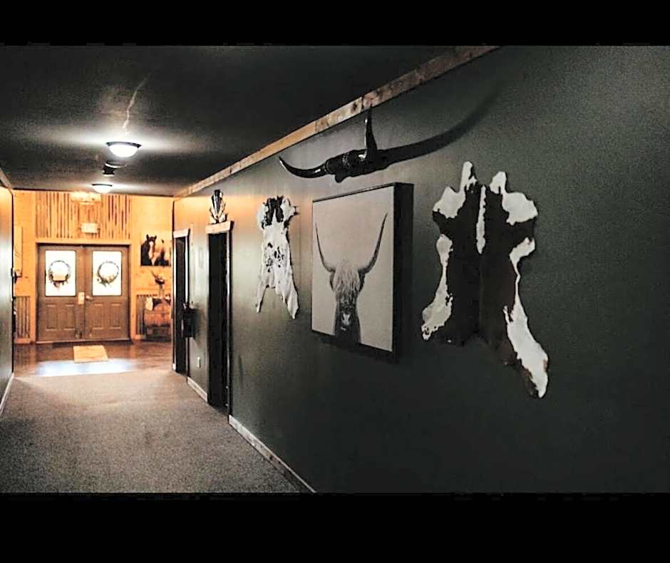 Big Horse Inn and Suites