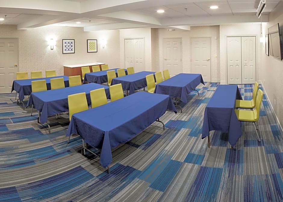 Holiday Inn Express Hotel & Suites White River Junction By IHG