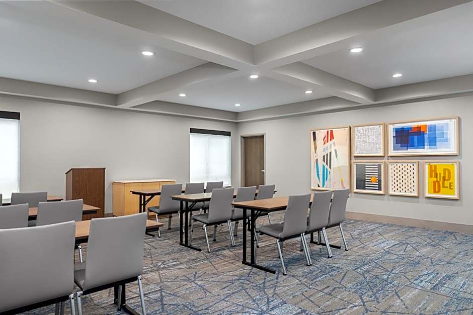 Holiday Inn Express And Suites Alexandria By IHG
