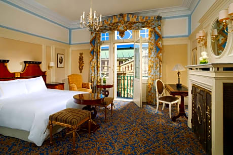 Deluxe King Room with Opera View