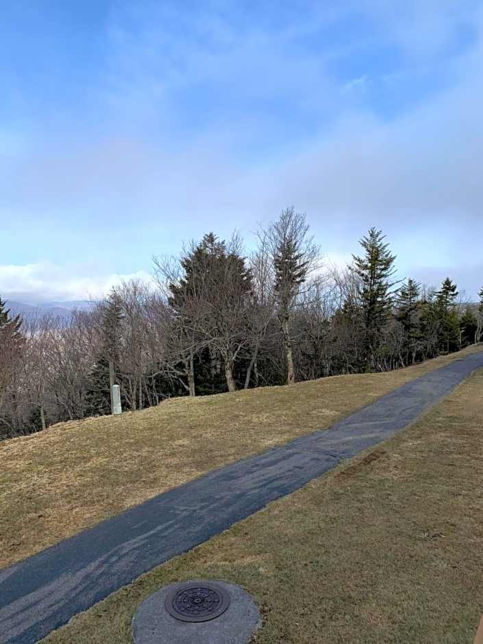 Sunsets at Summit 108b, free WI-FI, parking and AC