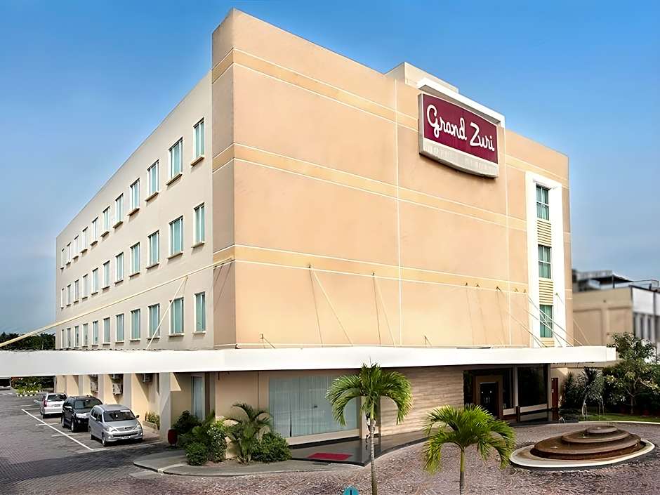 Grand Zuri Duri Hotel